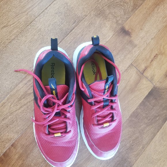 Boy's Sneakers | Reebok | Size 5 - Picture 3 of 4